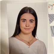 Profesora de primaria, desde Valencia.
Tengo el título de Bachillerato Social y actualmente cursando Grado de ADE en la UV